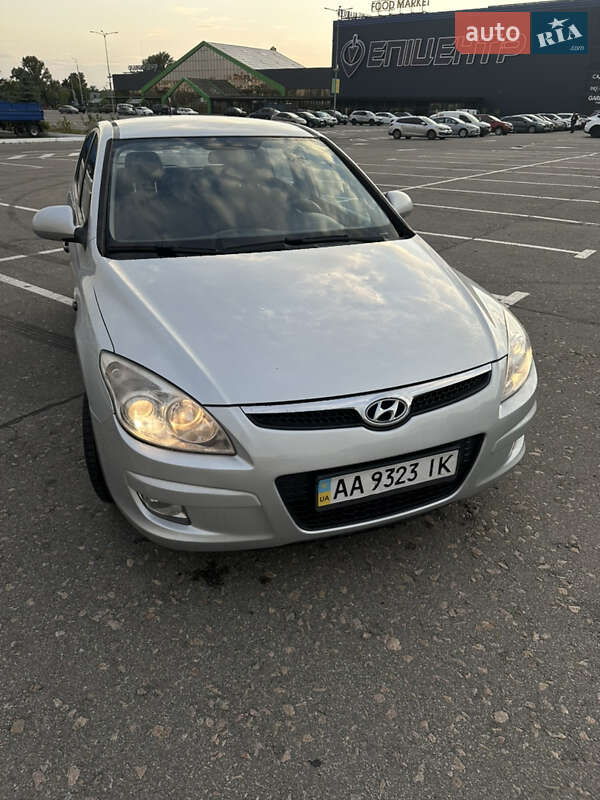 Хэтчбек Hyundai i30 2008 в Киеве
