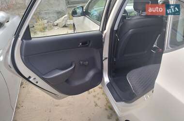 Хэтчбек Hyundai i30 2010 в 