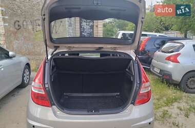 Хэтчбек Hyundai i30 2010 в 