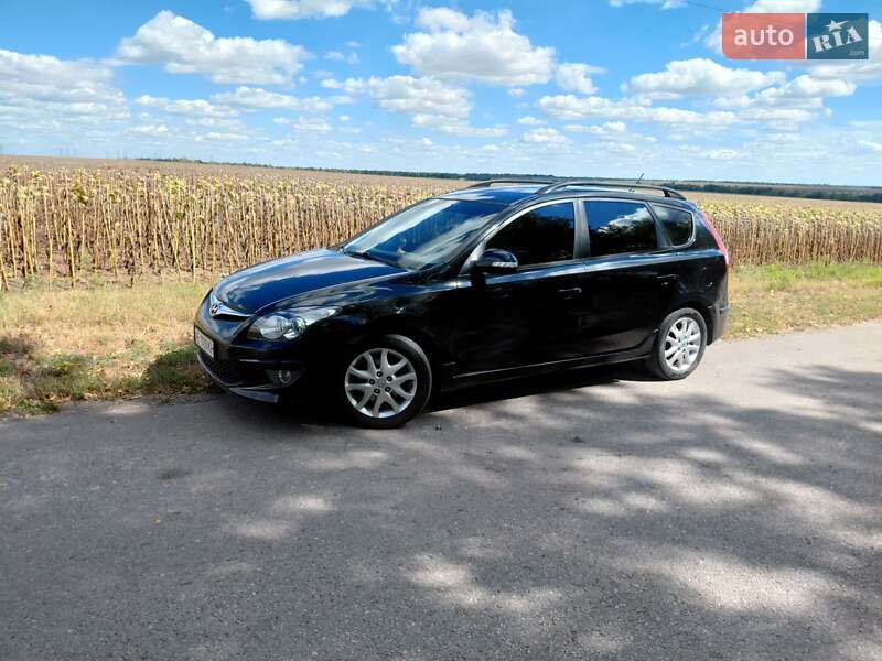 Універсал Hyundai i30 2011 в Дніпрі