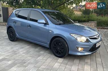 Хэтчбек Hyundai i30 2011 в 