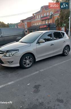 Хэтчбек Hyundai i30 2010 в 