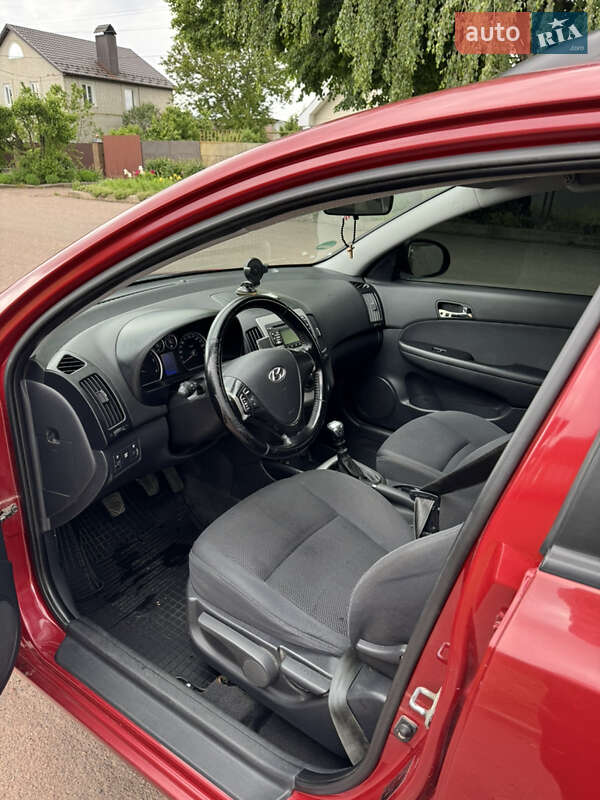 Универсал Hyundai i30 2008 в Глухове