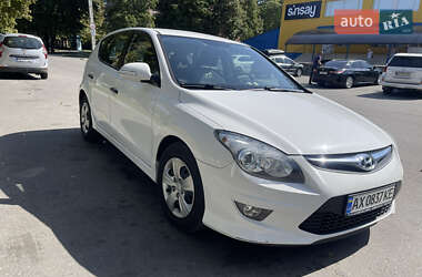 Хэтчбек Hyundai i30 2011 в 