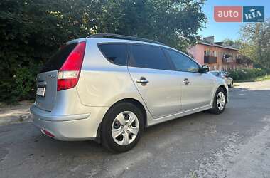 Универсал Hyundai i30 2012 в Остроге