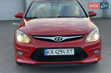 Хэтчбек Hyundai i30 2010 в 