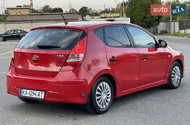 Хэтчбек Hyundai i30 2010 в 