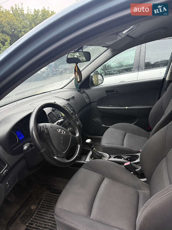 Хэтчбек Hyundai i30 2008 в Киеве