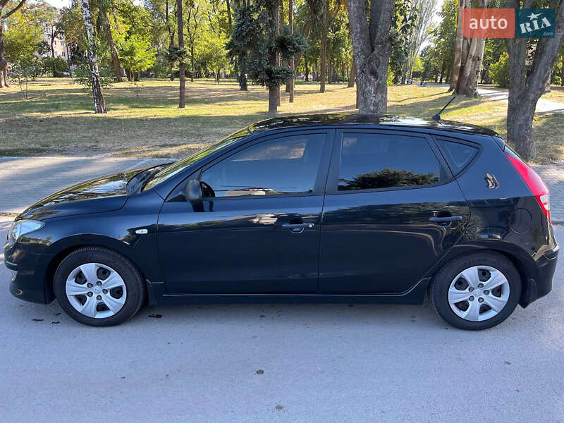 Хэтчбек Hyundai i30 2011 в Запорожье