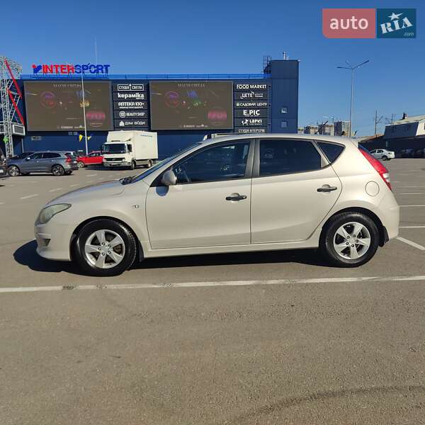 Хэтчбек Hyundai i30 2010 в Киеве фото 7 Хэтчбек Hyundai i30 2010 в Киеве