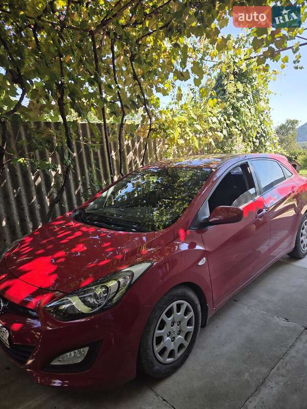 Хэтчбек Hyundai i30 2013 в Хусте