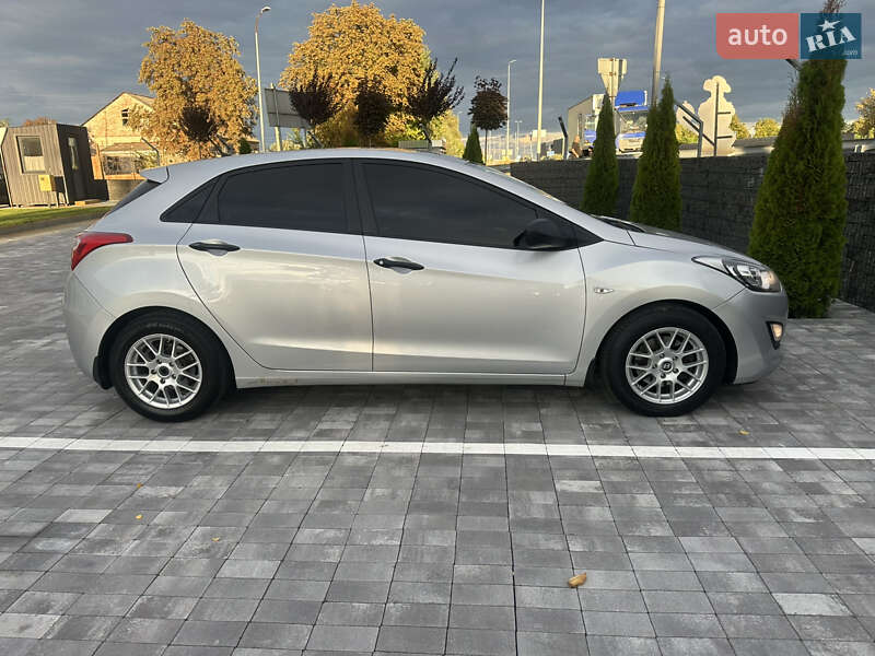 Хэтчбек Hyundai i30 2012 в Макарове