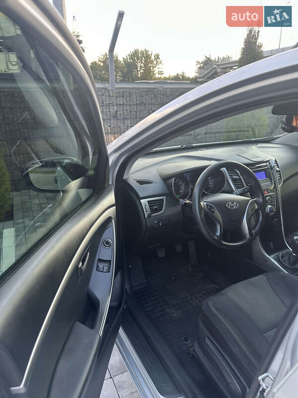 Хэтчбек Hyundai i30 2012 в Макарове