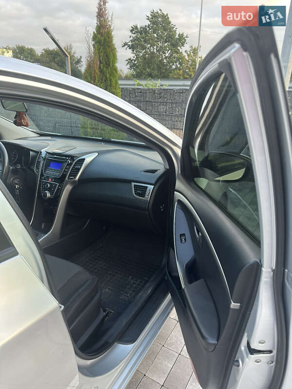 Хэтчбек Hyundai i30 2012 в Макарове