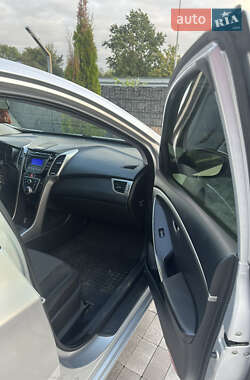 Хэтчбек Hyundai i30 2012 в 