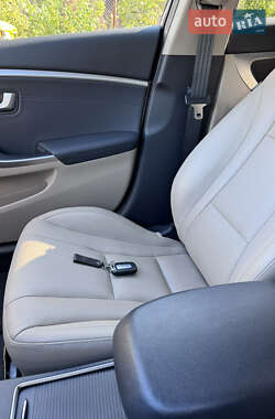 Хэтчбек Hyundai i30 2014 в 