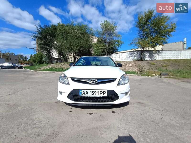 Хэтчбек Hyundai i30 2011 в Киеве