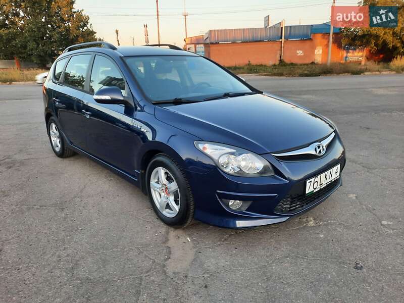 Универсал Hyundai i30 2011 в Полтаве