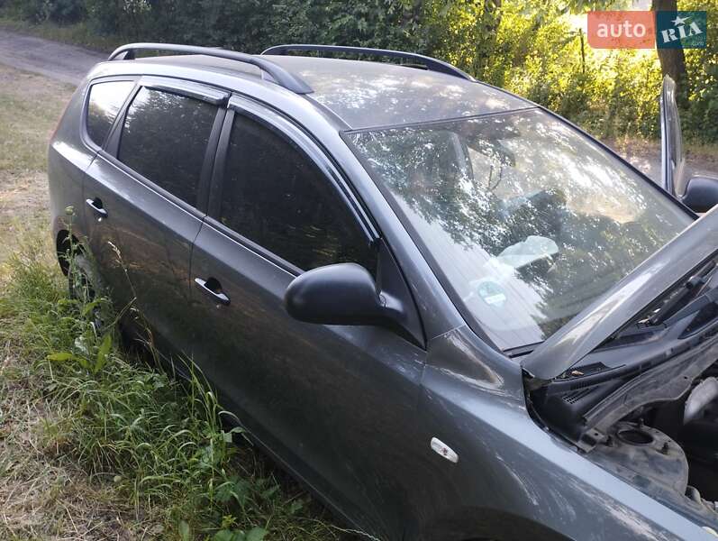 Универсал Hyundai i30 2009 в Кельменцах