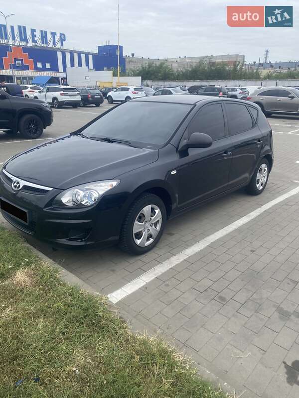 Хэтчбек Hyundai i30 2009 в 