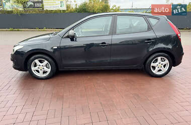 Хэтчбек Hyundai i30 2010 в 
