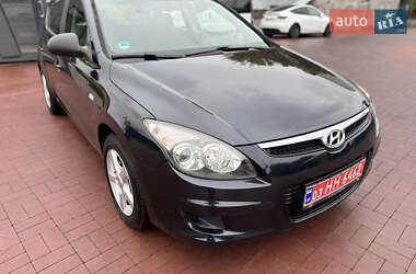 Хэтчбек Hyundai i30 2010 в 