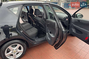 Хэтчбек Hyundai i30 2010 в 