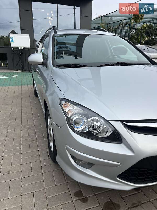 Универсал Hyundai i30 2011 в Киеве
