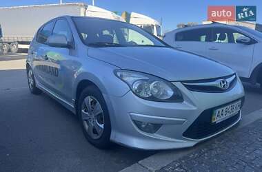 Хэтчбек Hyundai i30 2011 в 