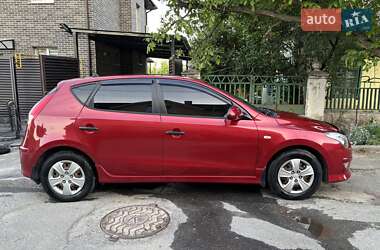 Хэтчбек Hyundai i30 2011 в 