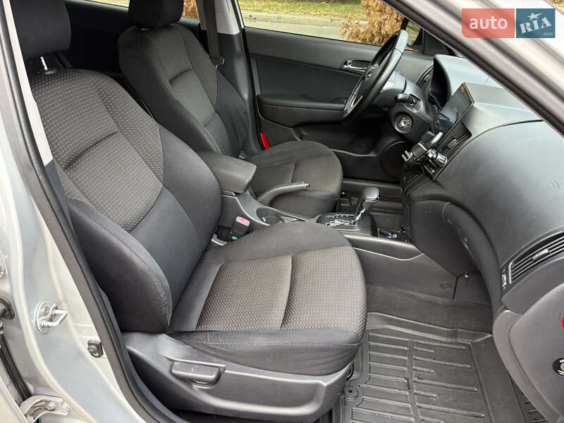 Хэтчбек Hyundai i30 2008 в Киеве