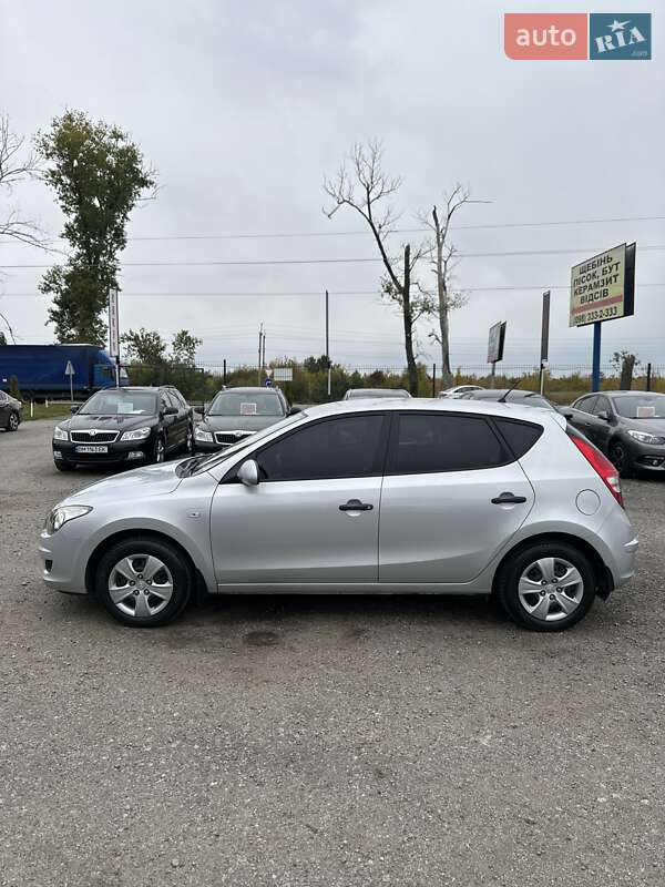 Хэтчбек Hyundai i30 2009 в Белогородке