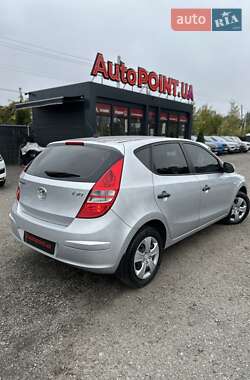 Хэтчбек Hyundai i30 2009 в 