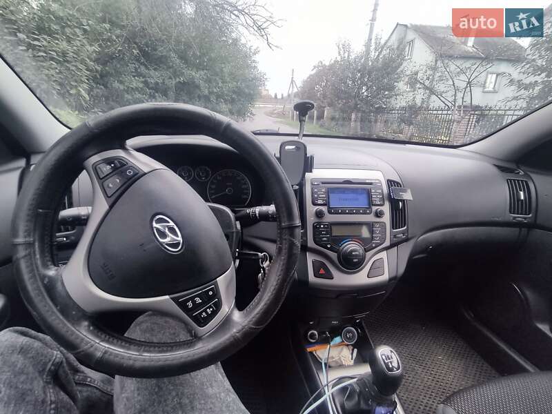 Універсал Hyundai i30 2010 в Рівному