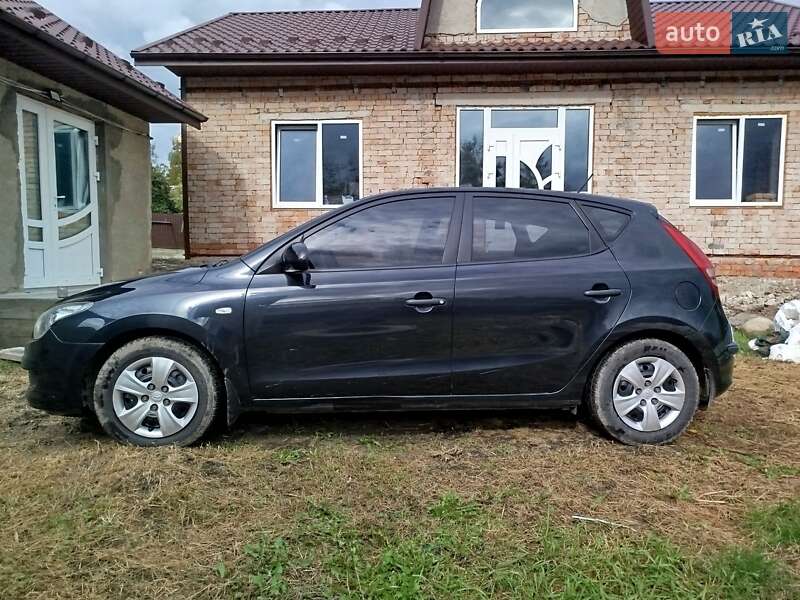 Хэтчбек Hyundai i30 2009 в Кицмани