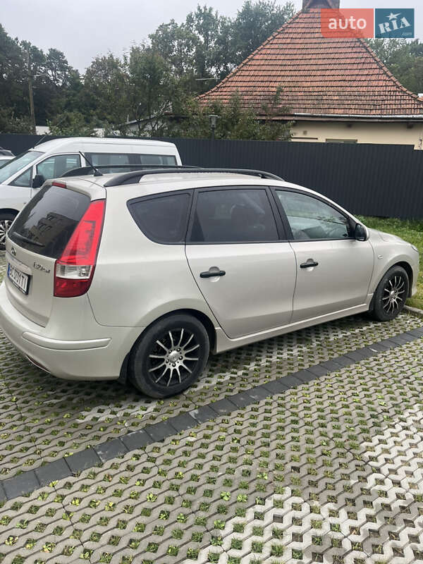 Универсал Hyundai i30 2011 в Львове