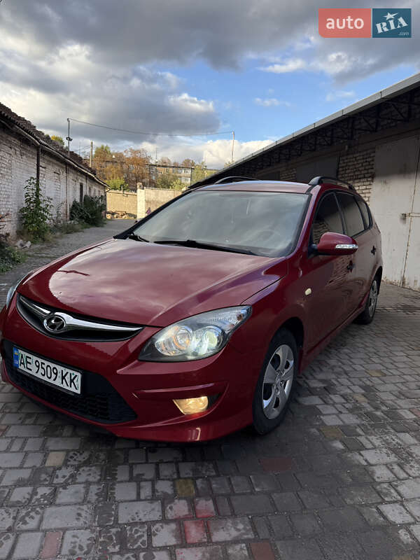 Универсал Hyundai i30 2011 в Кривом Роге