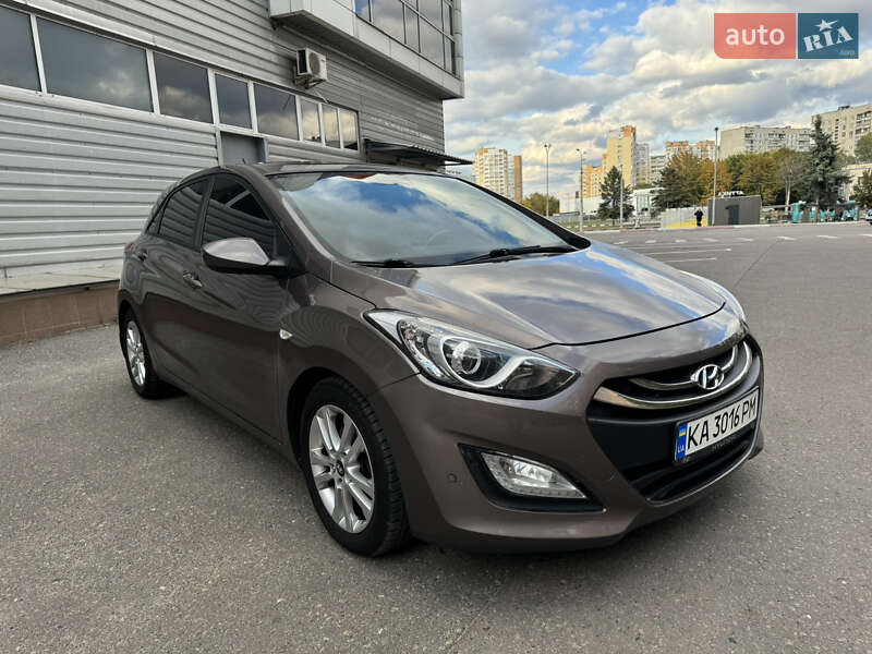 Хэтчбек Hyundai i30 2012 в 