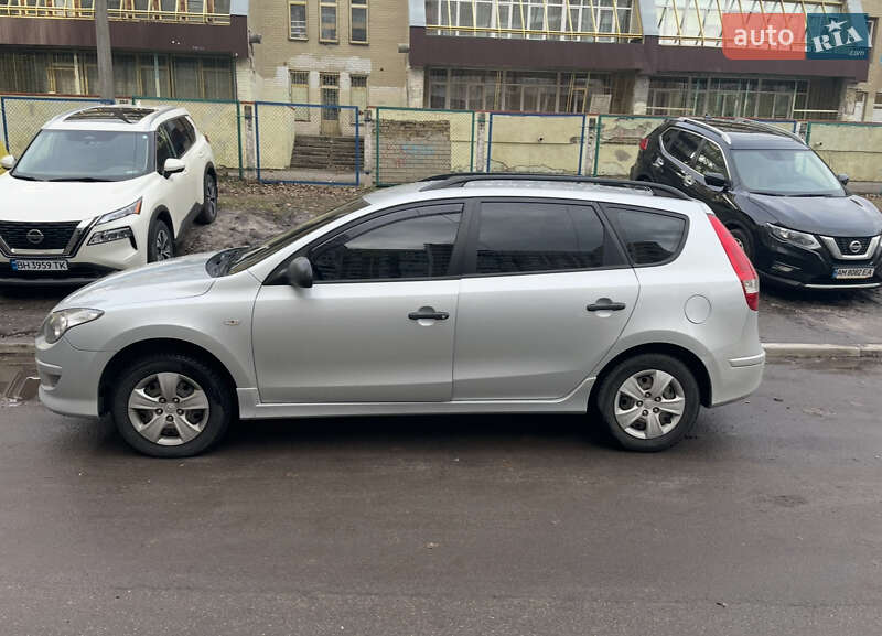 Универсал Hyundai i30 2010 в Киеве фото 3 Универсал Hyundai i30 2010 в Киеве