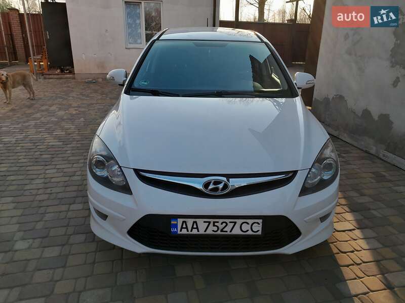 Универсал Hyundai i30 2012 в Киеве