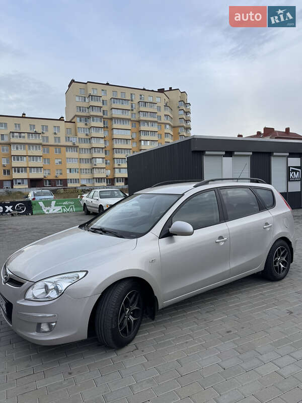 Хэтчбек Hyundai i30 2008 в Киеве