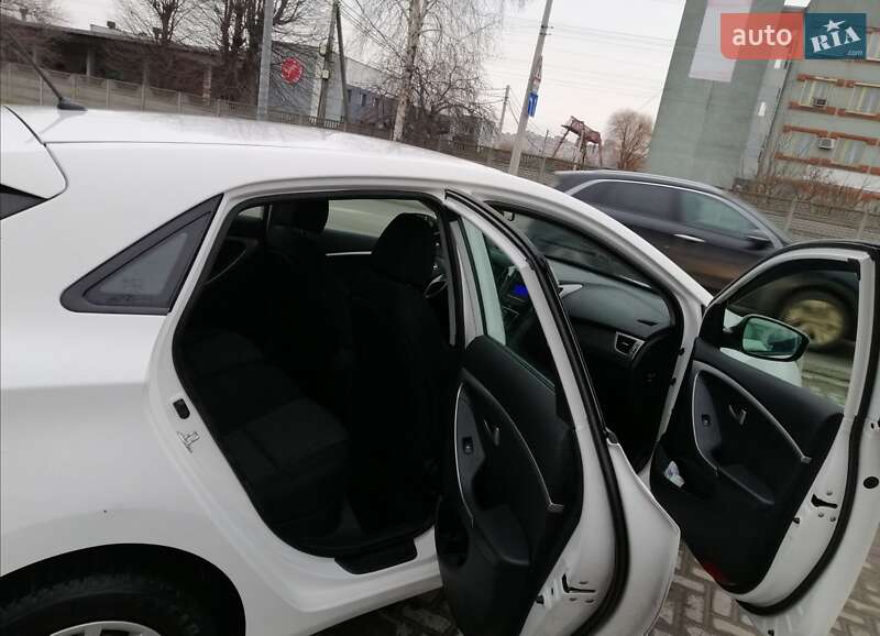 Хэтчбек Hyundai i30 2013 в Ровно