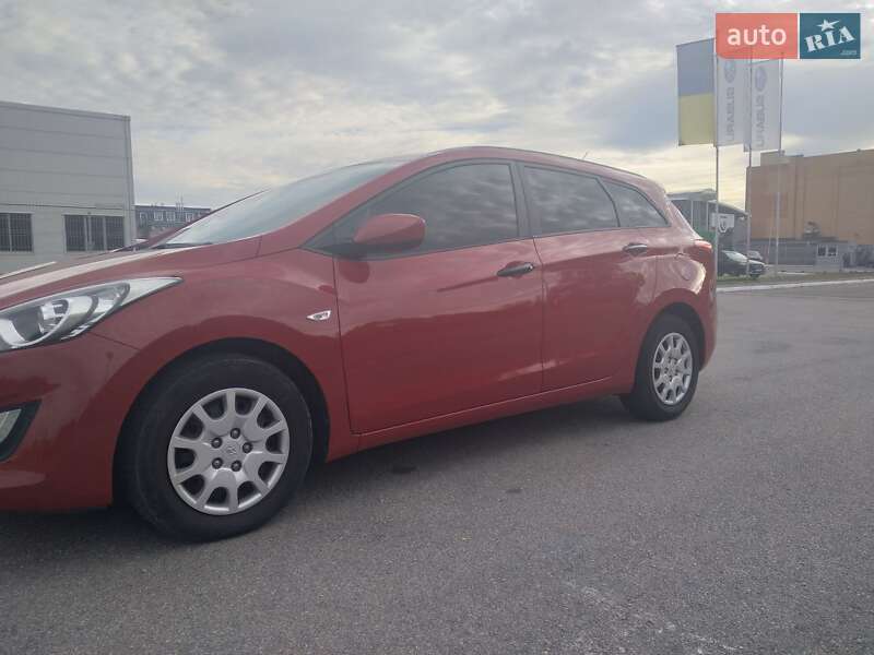 Універсал Hyundai i30 2013 в Дніпрі