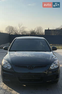 Хэтчбек Hyundai i30 2009 в 