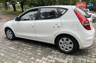 Хэтчбек Hyundai i30 2009 в 