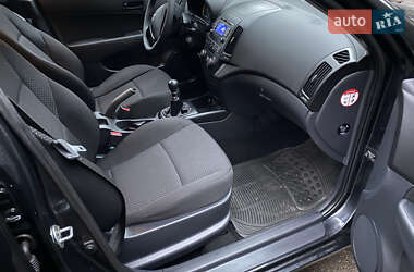 Хэтчбек Hyundai i30 2009 в 