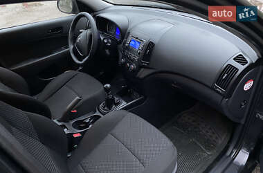 Хэтчбек Hyundai i30 2009 в 