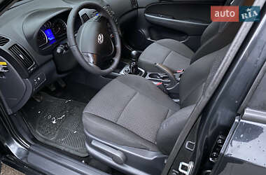 Хэтчбек Hyundai i30 2009 в 