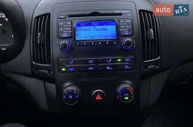 Хэтчбек Hyundai i30 2009 в 