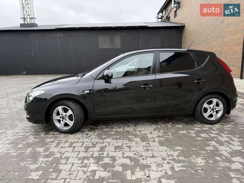 Хэтчбек Hyundai i30 2009 в Казатине